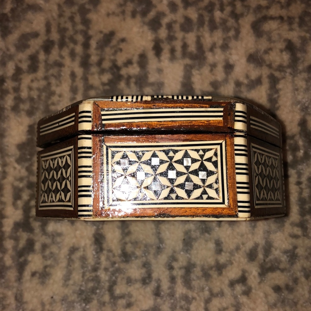 Hexagon shaped wooden box - Picture 3 of 7